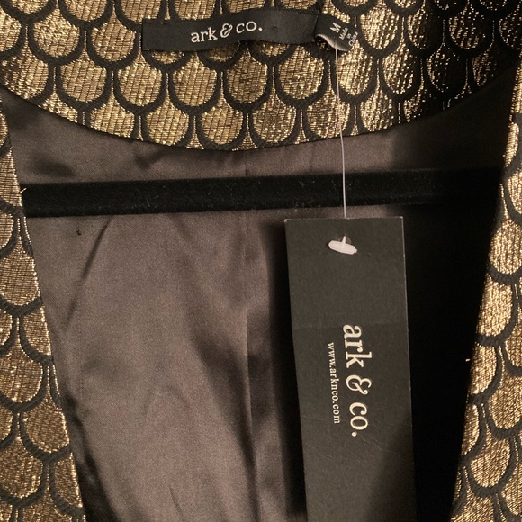 🏷NWT ARC&CO  gold blazer - Picture 2 of 4